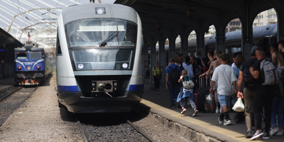 Trenul București-Brașov, tot mai gol: Pasagerii au luat alte rute