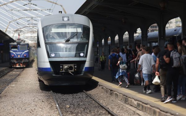 Trenul București-Brașov, tot mai gol: Pasagerii au luat alte rute