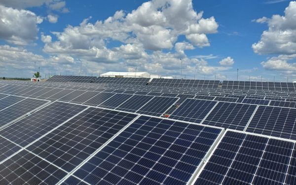 Patronul Allview: Energia fotovoltaică, insuficientă pentru criza curentului