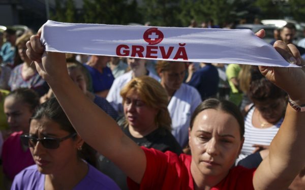 Grevă în Sănătate: Sindicatele acuză, Guvernul promite salarii nemodificate