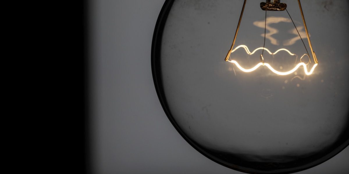 Românii cu baterii, salvatori aseară: energie cât Cernavodă
