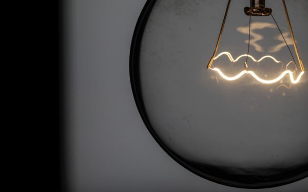 Românii cu baterii, salvatori aseară: energie cât Cernavodă