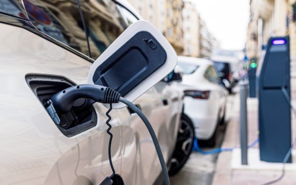 Caniculă, baterii mașini electrice: Ce pățesc la soare