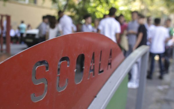 Bolojan, despre bursele sociale pe vacanțe: Dezvăluiri majore