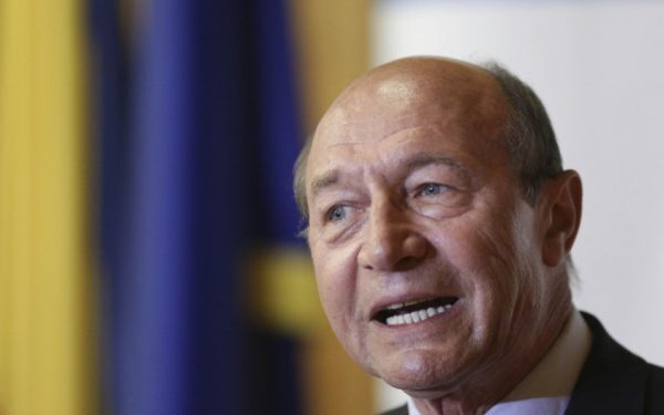 Băsescu: Politicienii și cetățenii se solidarizează la furat