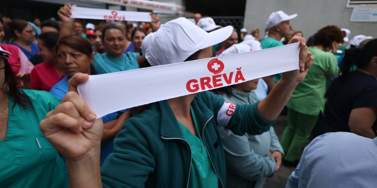Sănătate în grevă: Amânări pe bandă rulantă, proteste-n stradă
