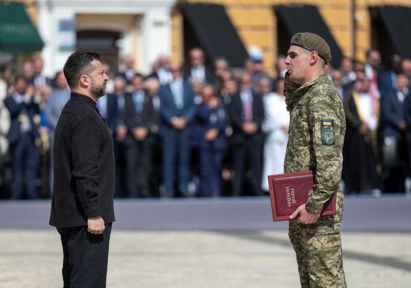 Zelenski, pe front: Președintele Ucrainei, vizită surpriză