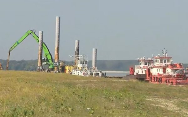 Dunărea: Barje scufundate pentru centrala Cernavodă