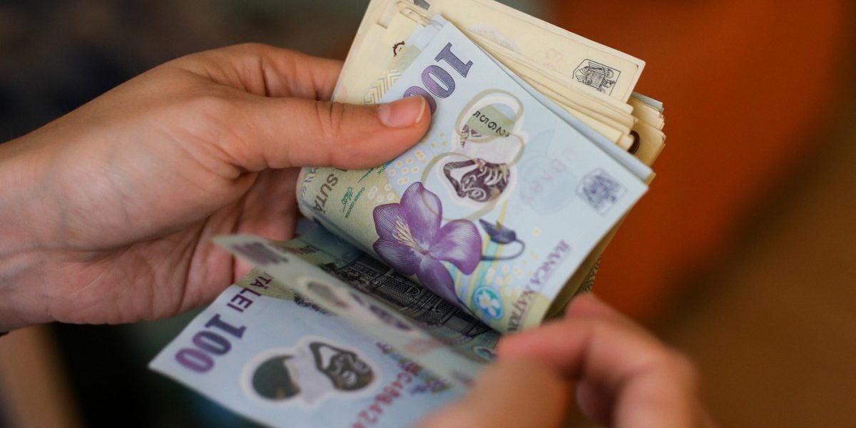 Bani în avans pentru milioane: Alocații și indemnizații, plătite mai repede în august