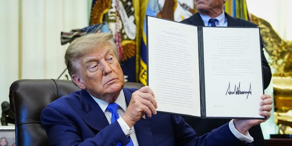 Trump: Vaccinurile copiilor, „doze de suc” și minciuni despre autism
