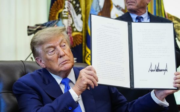 Trump: Vaccinurile copiilor, „doze de suc” și minciuni despre autism