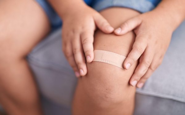 Plasturele fatal: Copil în comă la Botoșani, după ce sora i-a pus bandaj