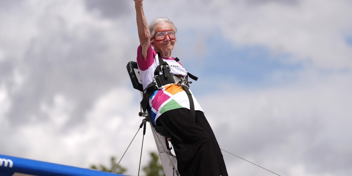 Betty Bromage, 97 de ani, regina din aer a lumii