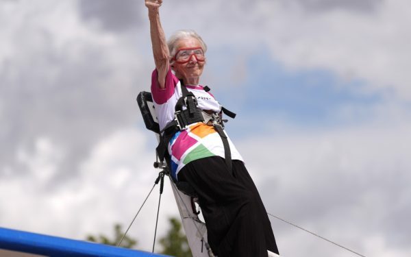 Betty Bromage, 97 de ani, regina din aer a lumii
