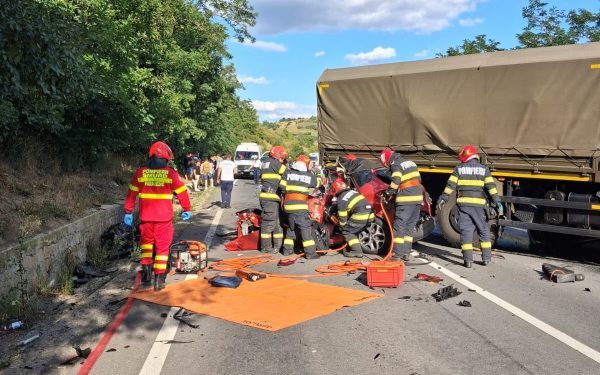 Mureș: Tragedie rutieră, doi morți și un copil, după accident grav