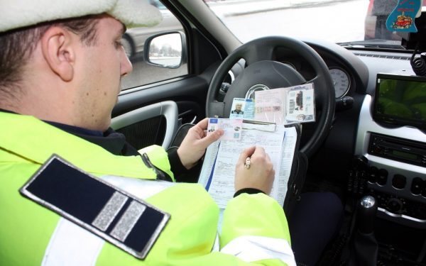 Șoferii cu amenzi neplătite scapă de suspendare!