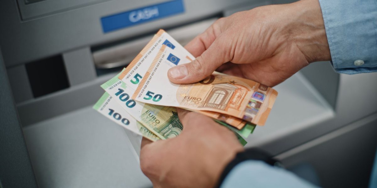 Ferește-te de bancnote false: Fii atent la restul primit în străinătate