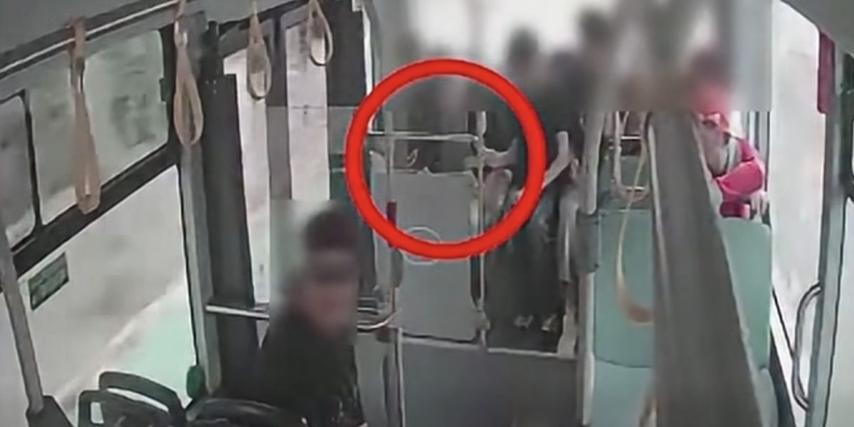 Bacău: Autobuze electrice vandalizate după o zi. Primarul amenință