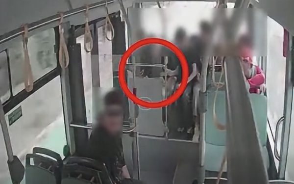 Bacău: Autobuze electrice vandalizate după o zi. Primarul amenință