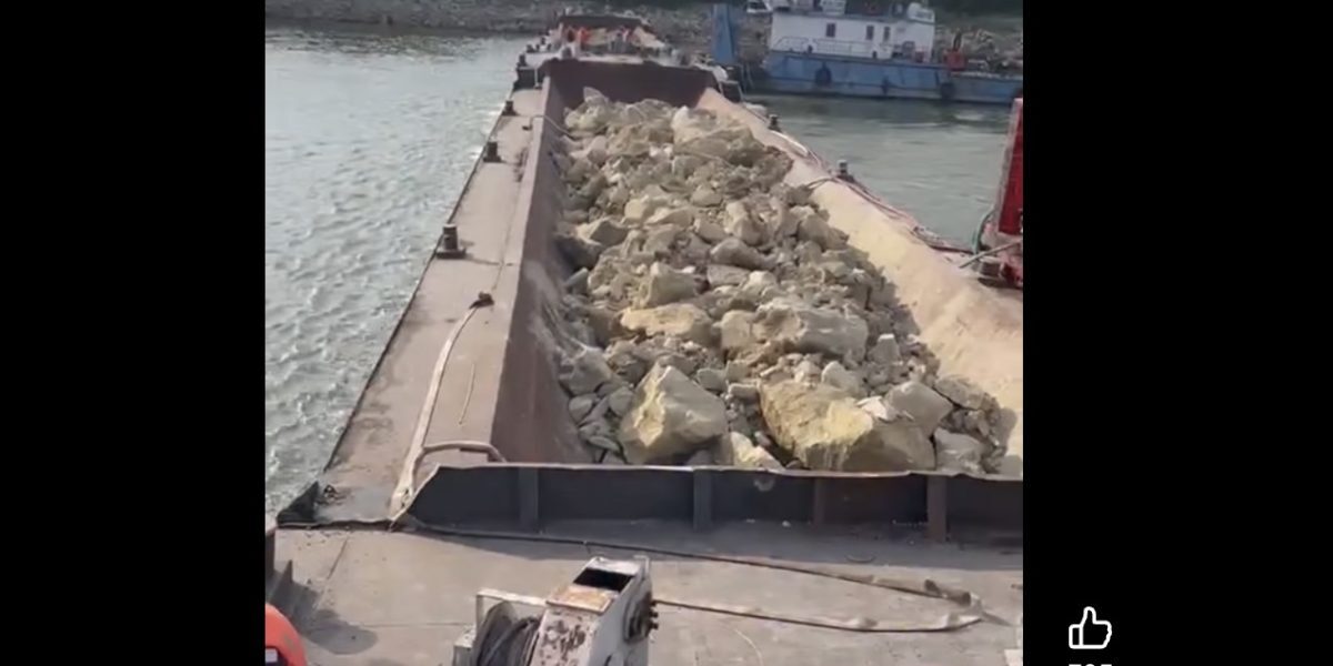 Dunărea spre Cernavodă: A doua barjă scufundată controlat