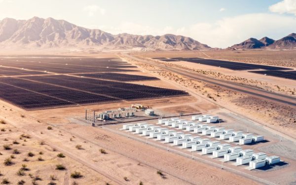 Musk: BATERII TESLA PENTRU IA URIAȘĂ