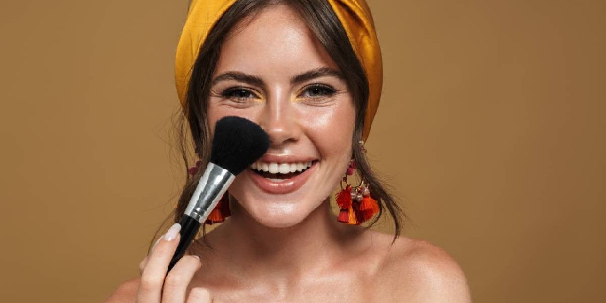 Blush lichid sau pudră: secretul tenului perfect. Cum alegi