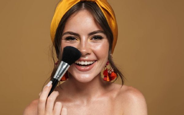 Blush lichid sau pudră: secretul tenului perfect. Cum alegi