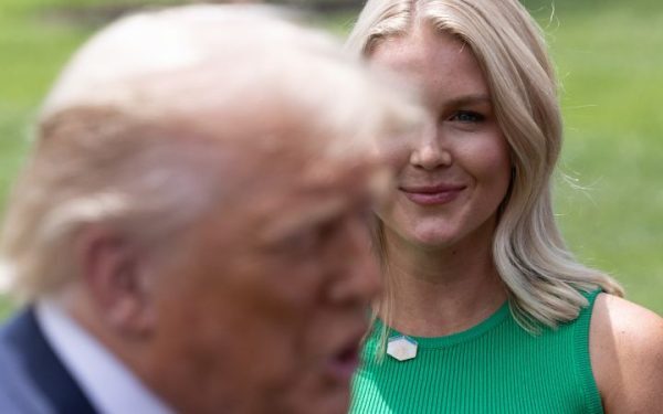 Trump: O provocare grea să o înlocuiască pe Karoline Leavitt
