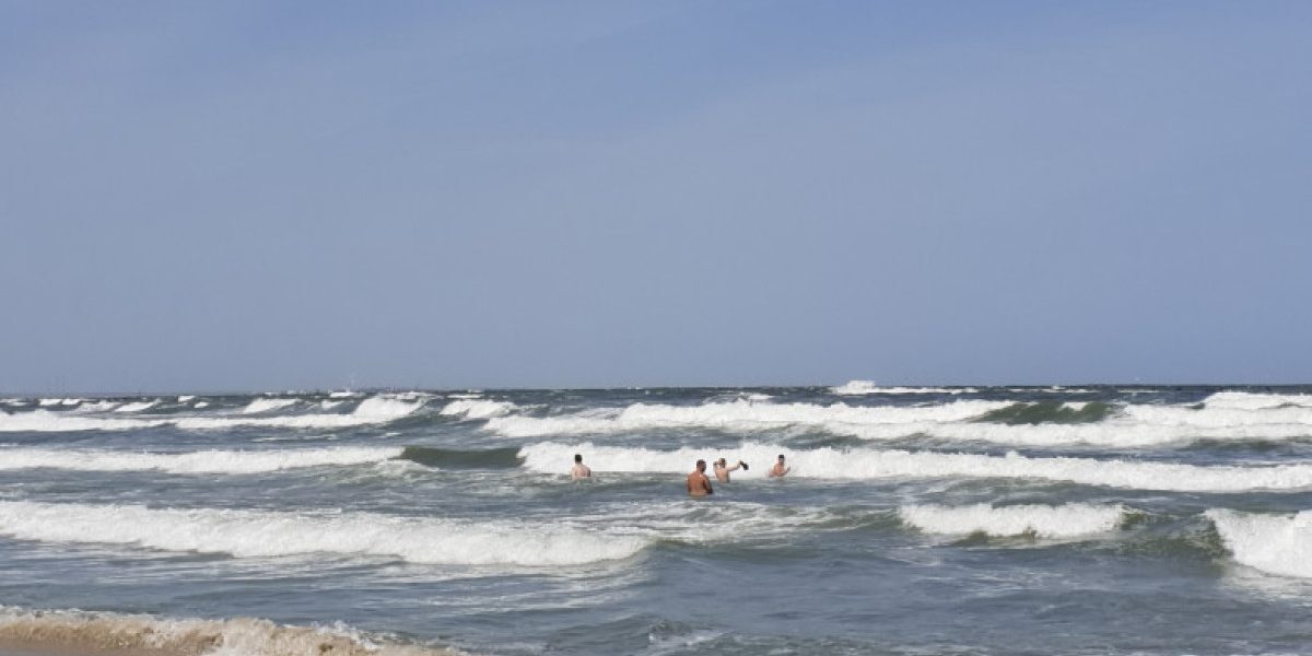 Eforie: Jandarmii, în acțiune pe plajă din cauza turiștilor neascultători