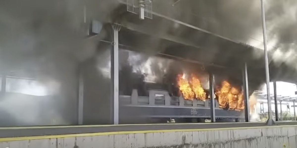 Incendiul la Regio 2030, lichidat. Patru trenuri de călători, cu întârzieri