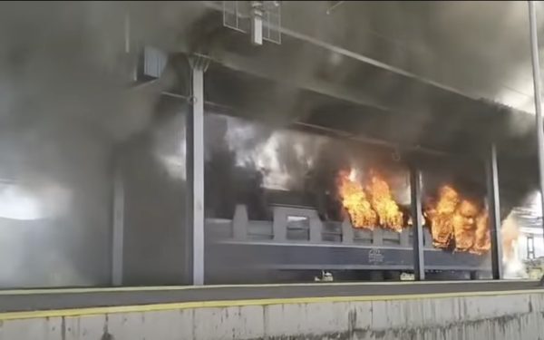 Incendiul la Regio 2030, lichidat. Patru trenuri de călători, cu întârzieri