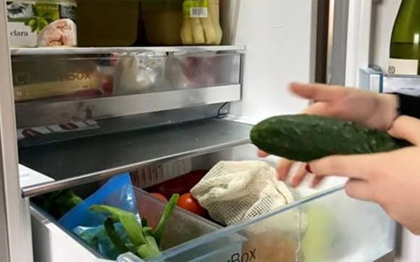 Castraveții din frigider: Cât rezistă și când devin periculoși