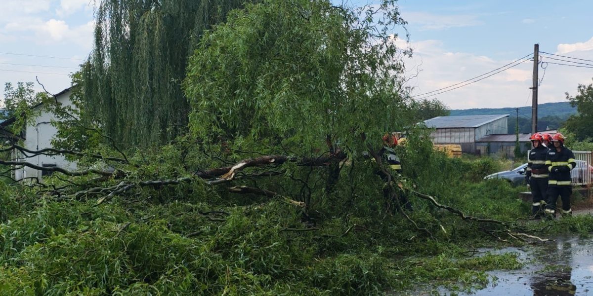 Vremea Extremă: Arșiță și Furtuni Mistuie România. Unde E Pericol