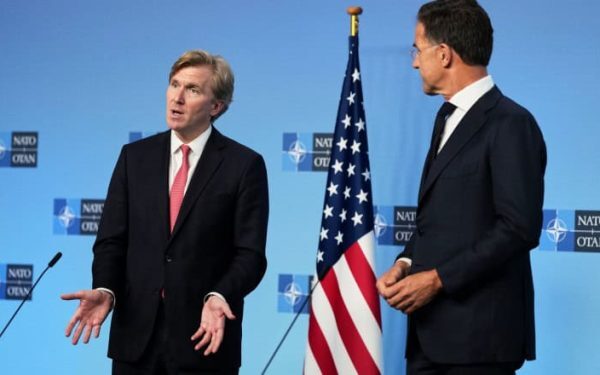 NATO: SUA prioritizează Estul, România vrea trupe americane