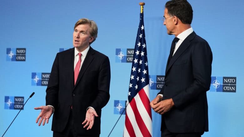 NATO: SUA prioritizează Estul, România vrea trupe americane