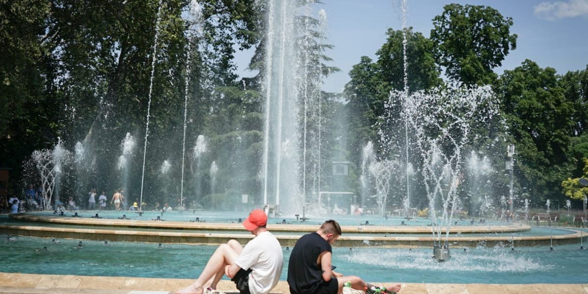 Caniculă persistentă, front rece anemic se retrage