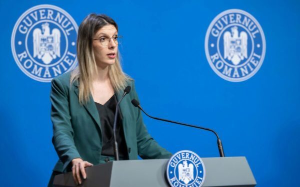 Prosumatorii cer consultare pentru Casa Verde Baterii. Avertisment APCE: prețuri umflate.