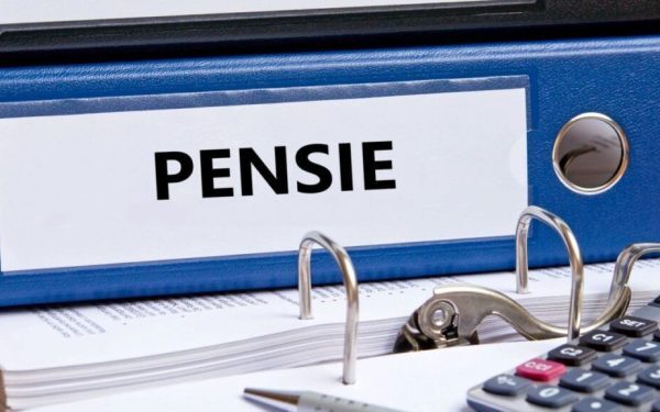 Pensia: Vârsta ta depinde de naștere. Femei născute-n același an, la pensie diferit