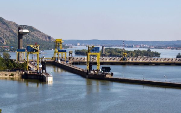 România, pe muchie de cuțit: 19 GW instalați, dar produce doar o treime. Criza energetică se agravează