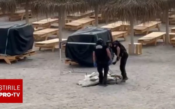 Drona cu explozibil, scoasă din mare de turiște înainte de geniști