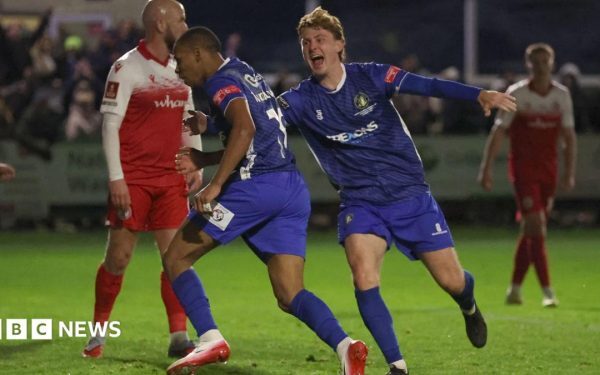 Secetă la cluburile de fotbal: Terenuri uscate, meciuri anulate