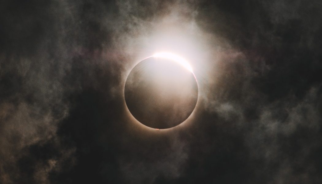 Eclipsa de Soare a trecut: Ce urmează pentru zodii