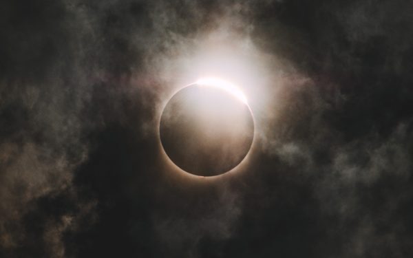 Eclipsa de Soare a trecut: Ce urmează pentru zodii
