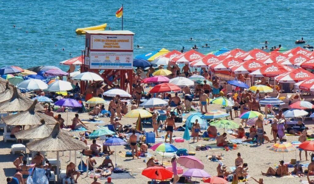 Litoralul nu se golește nici în septembrie. Prețuri la cazare după sezon