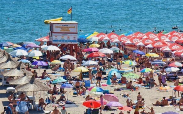 Litoralul nu se golește nici în septembrie. Prețuri la cazare după sezon