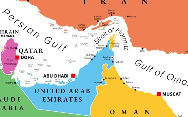 Trump: Suveranitate totală SUA în strâmtoarea Ormuz. Iranul, neputincios