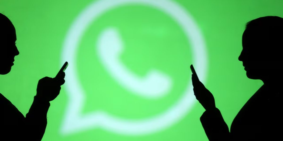 Escrocii iau banii românilor prin WhatsApp. Victimele fac credite