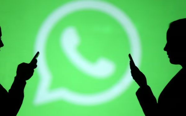 Escrocii iau banii românilor prin WhatsApp. Victimele fac credite