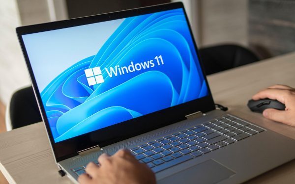 Laptopul lent cu priza: Setarea Windows 11 ce-i fură viteza