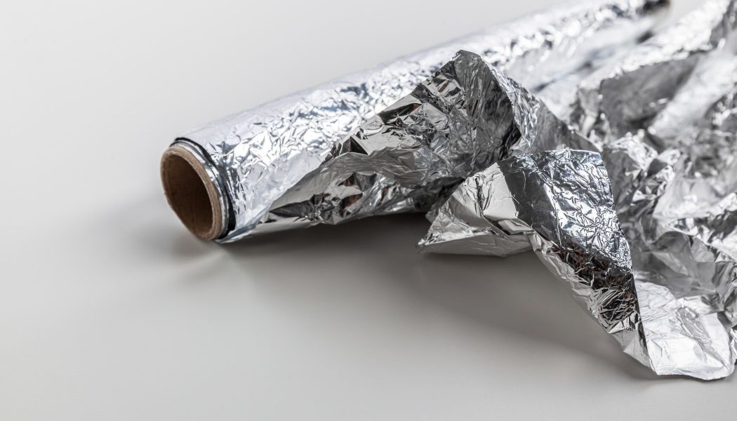 Aluminiu în bucătărie: Unde îl ții ca să nu se strice. Greșeala clasică